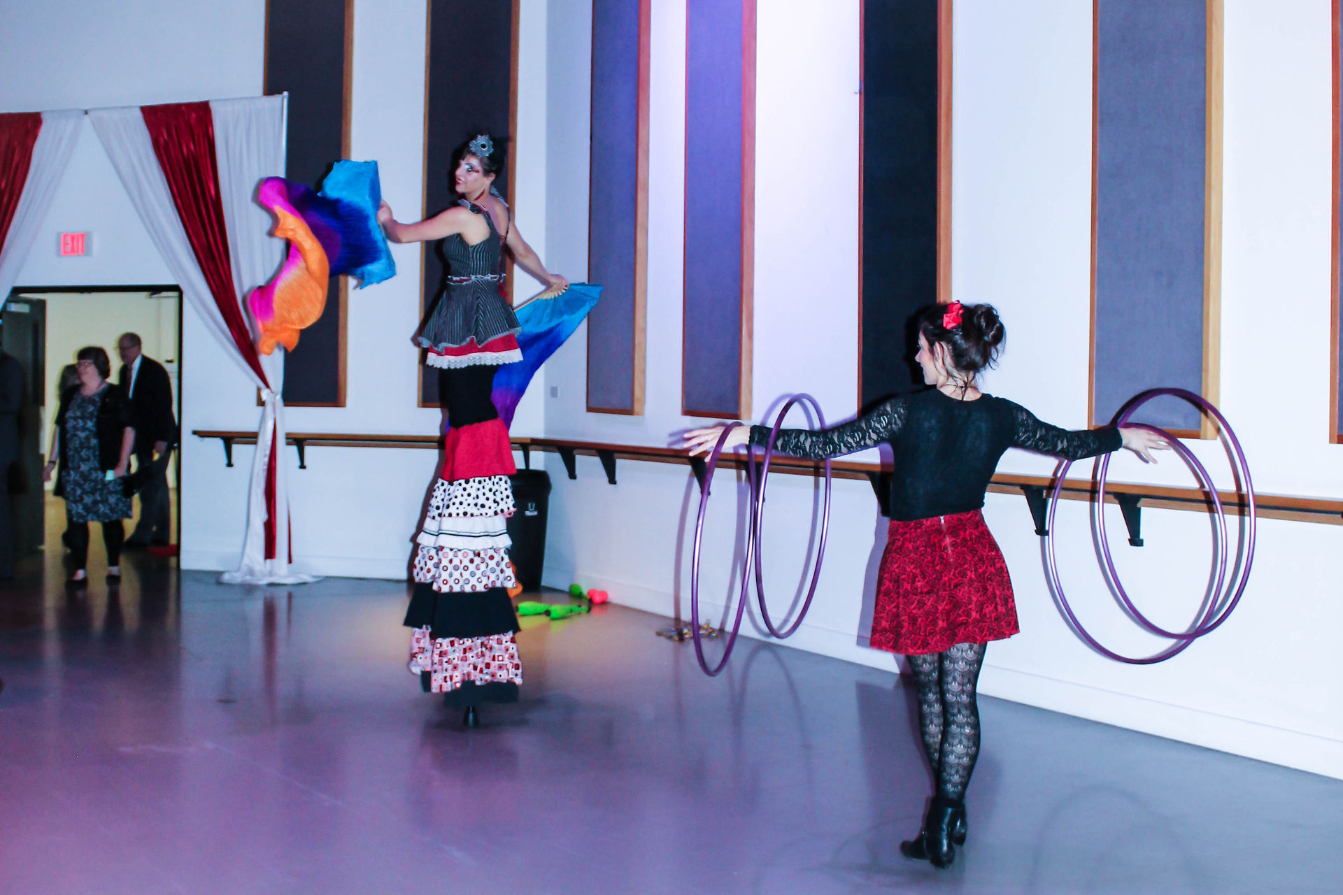 stilt walkers and circus performers with Earth Fairy Entertainment in Portland Oregon, juggler, magician''