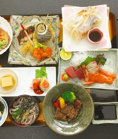 会席料理 一般社団法人日本旅館協会 加盟旅館 みどり旅館 〒773-0001 徳島県小松島市小松島町字外開7ー5 TEL 0885-32-3633/FAX 0885-32- 8890