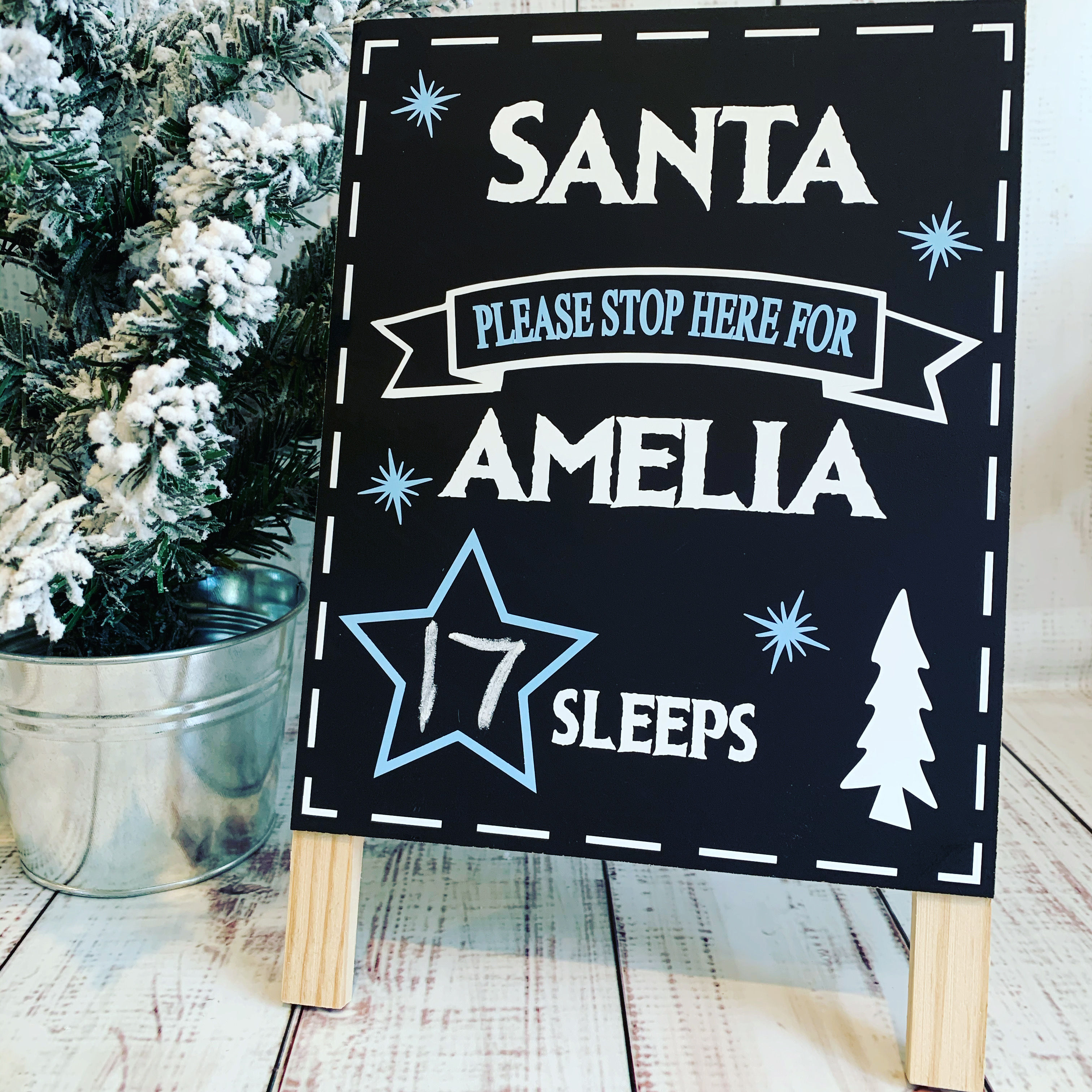 Santa stop here & sleep count down blackboard