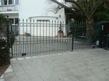 Grille devant une maison