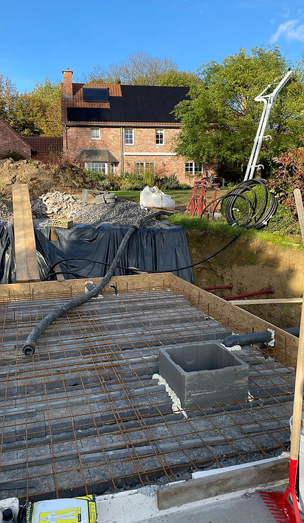 Création d’une citerne d’eau de pluie en béton (40 000 litres) enterrée & création d’un lo