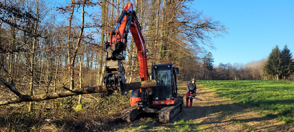 Chantier avec machine agricole