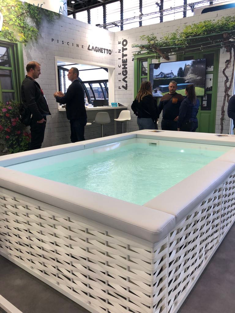 Petite piscine en kit