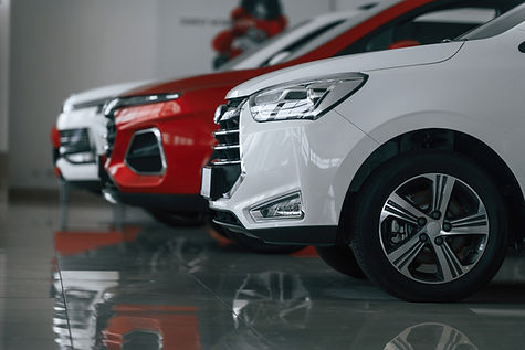 Voiture dans un garage