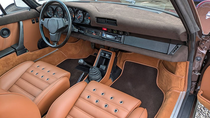 Intérieur voiture cuir