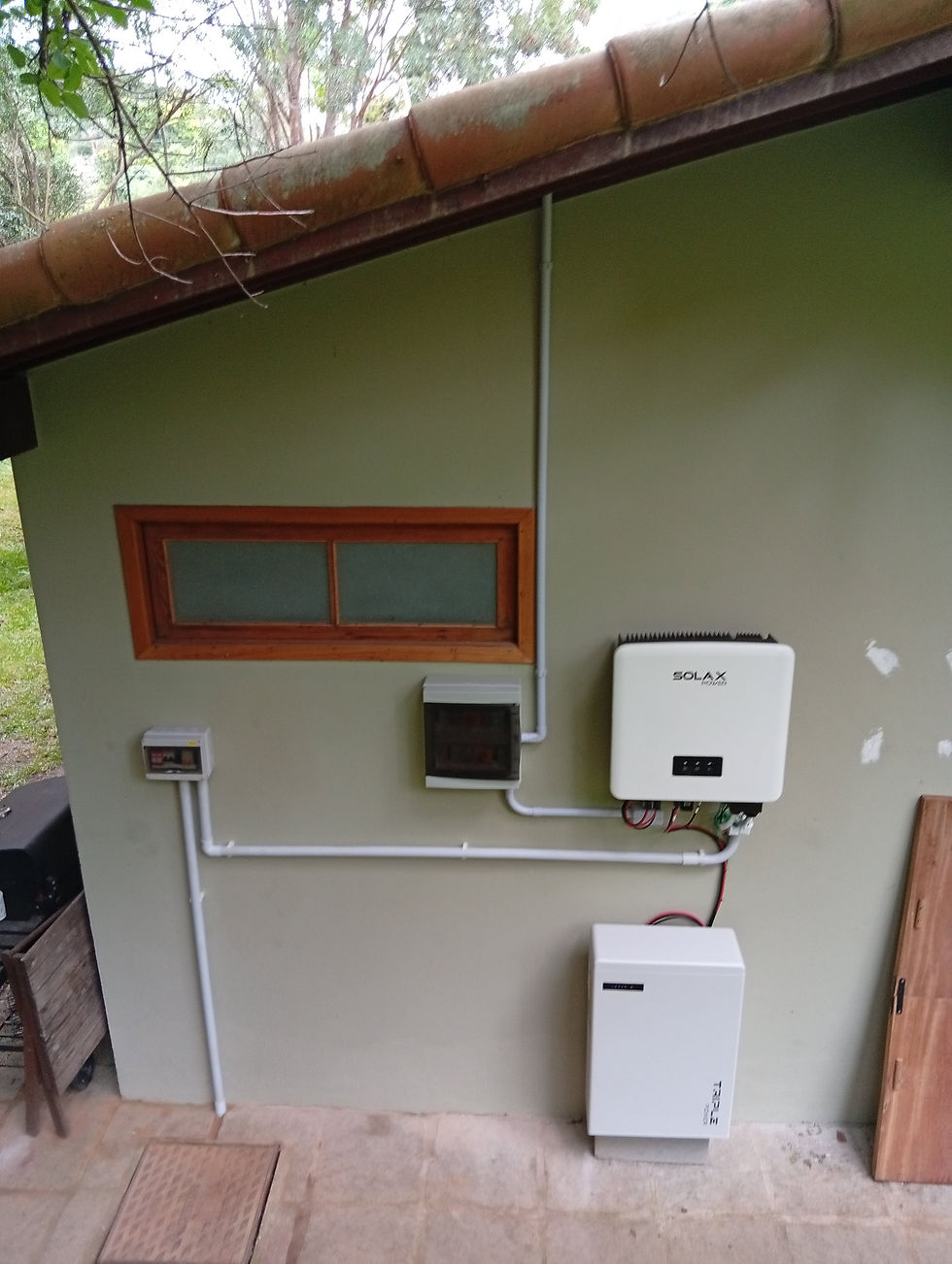 Projeto solar híbrido com Solax X1 SPT