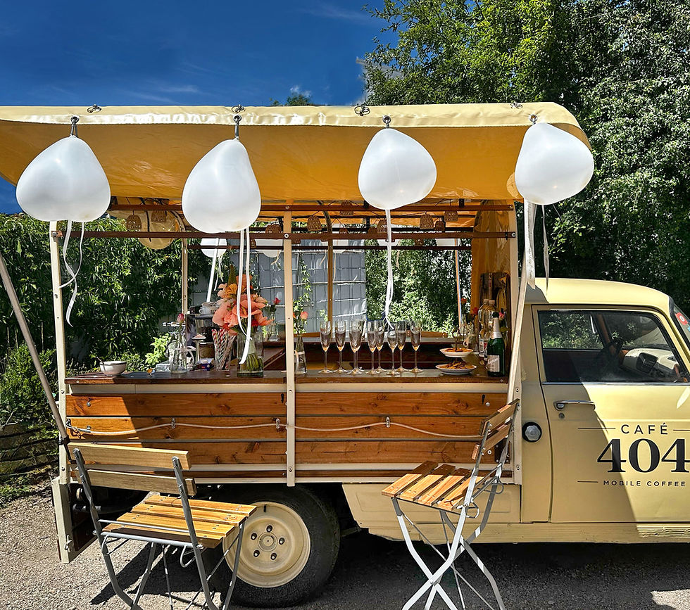 Unsere Kaffeebar ist auch wunderbar als Sektbar oder Cocktailbar einsetzbar. Stimmungsvolle Dekoration in Absprache mit dem Weddingplanner, Eventplanner oder eurer Firma kann die Dekoration individuell gemacht werden