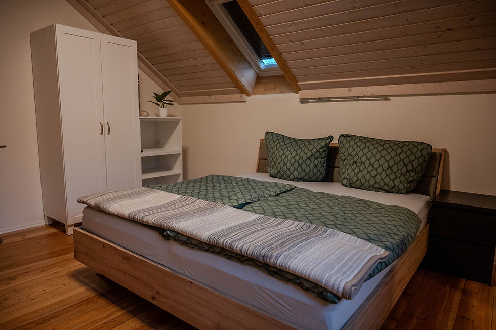 Zimmer 3 - Schlafzimmer mit Bergblick im Haus Fine in Kärnten