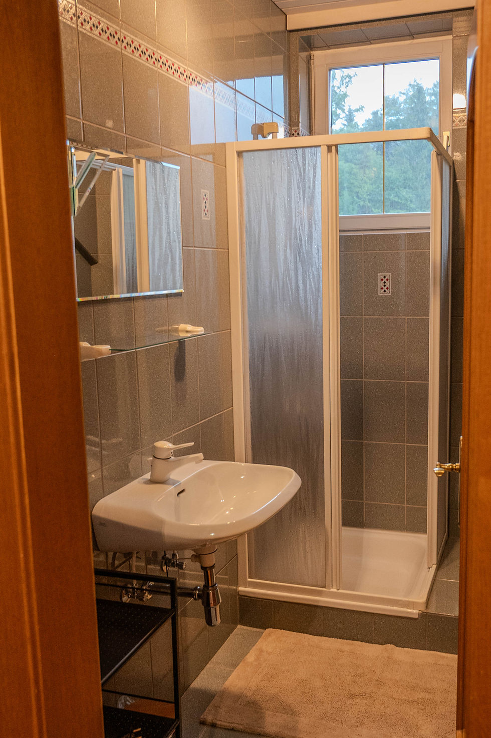 Zimmer 2 - Schlafzimmer im Haus Fine mit Blick Richtung Millstätter See und eigenem Badezimmer