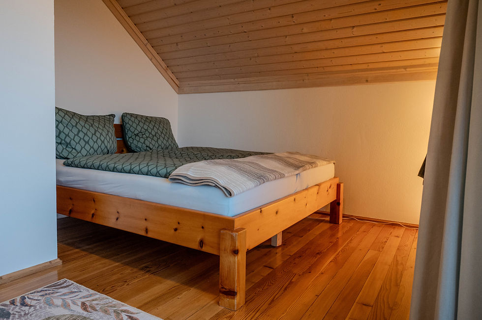 Zimmer 2 - Schlafzimmer im Haus Fine mit Blick Richtung Millstätter See