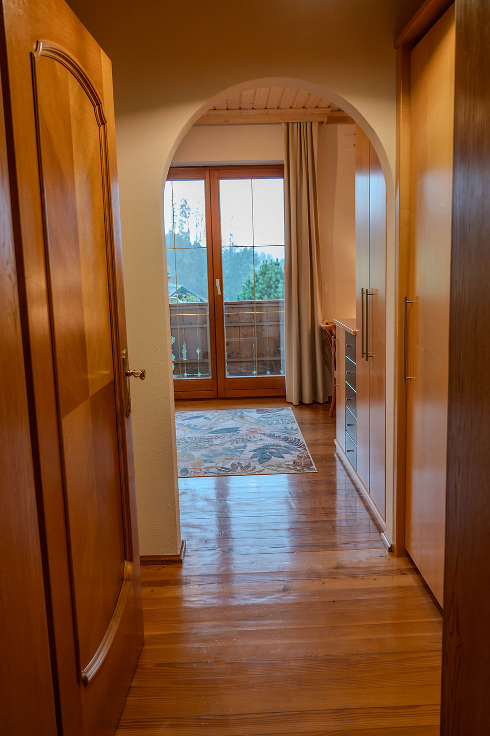 Zimmer 2 - Schlafzimmer im Haus Fine mit Blick Richtung Millstätter See