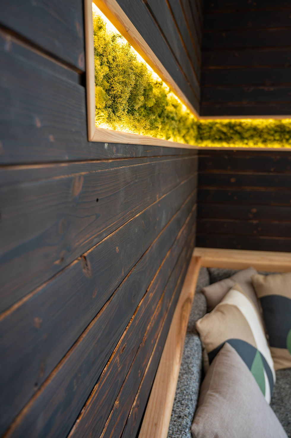 Wohnzimmer im Haus Fine mit Blick in den Garten
