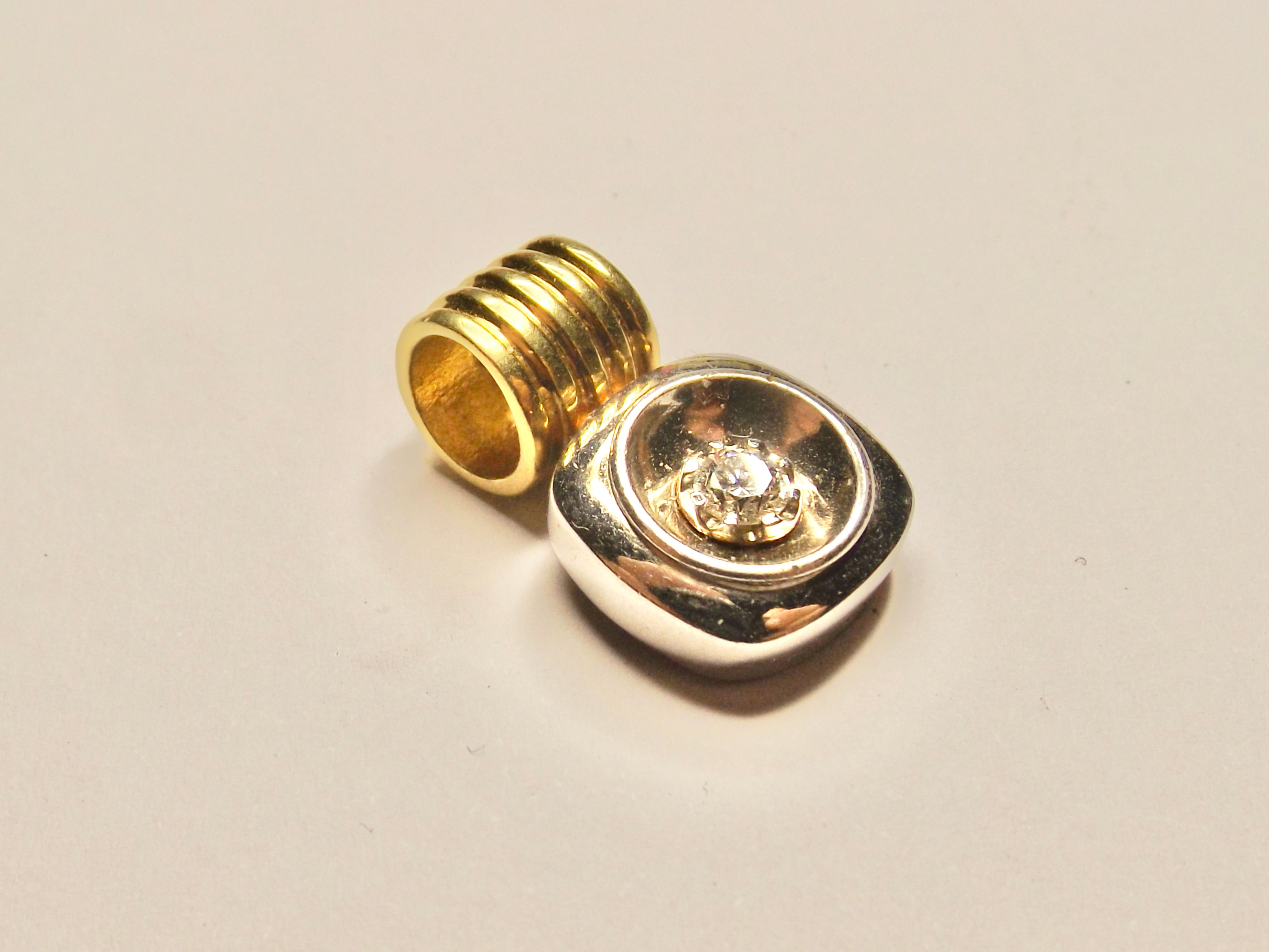 *314*  Anhänger - Weiss- und Gelbgold .900- zentraler Brillant ca. 0,5 Kt