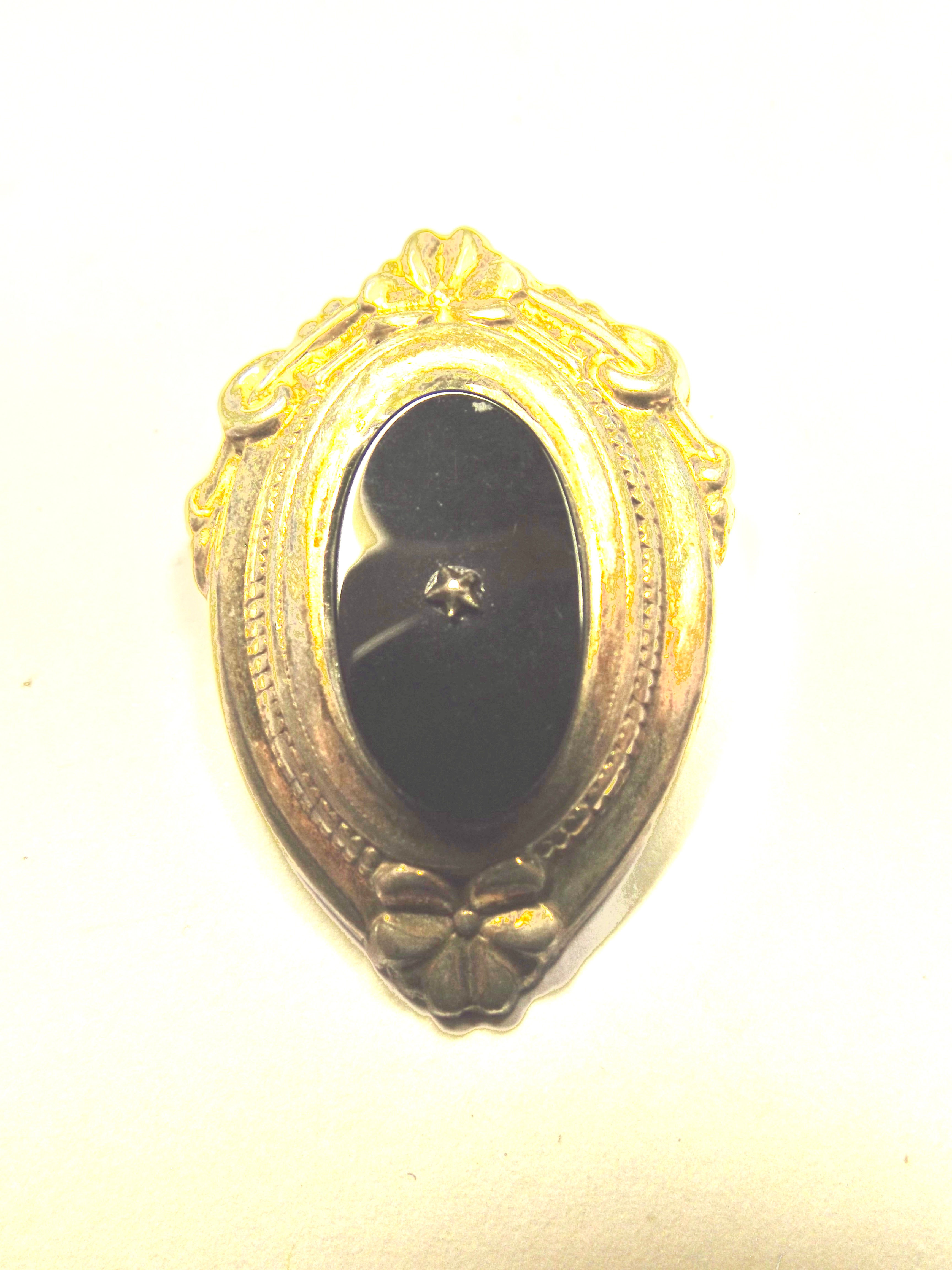 1124* Brosche Schaumgold Onyx