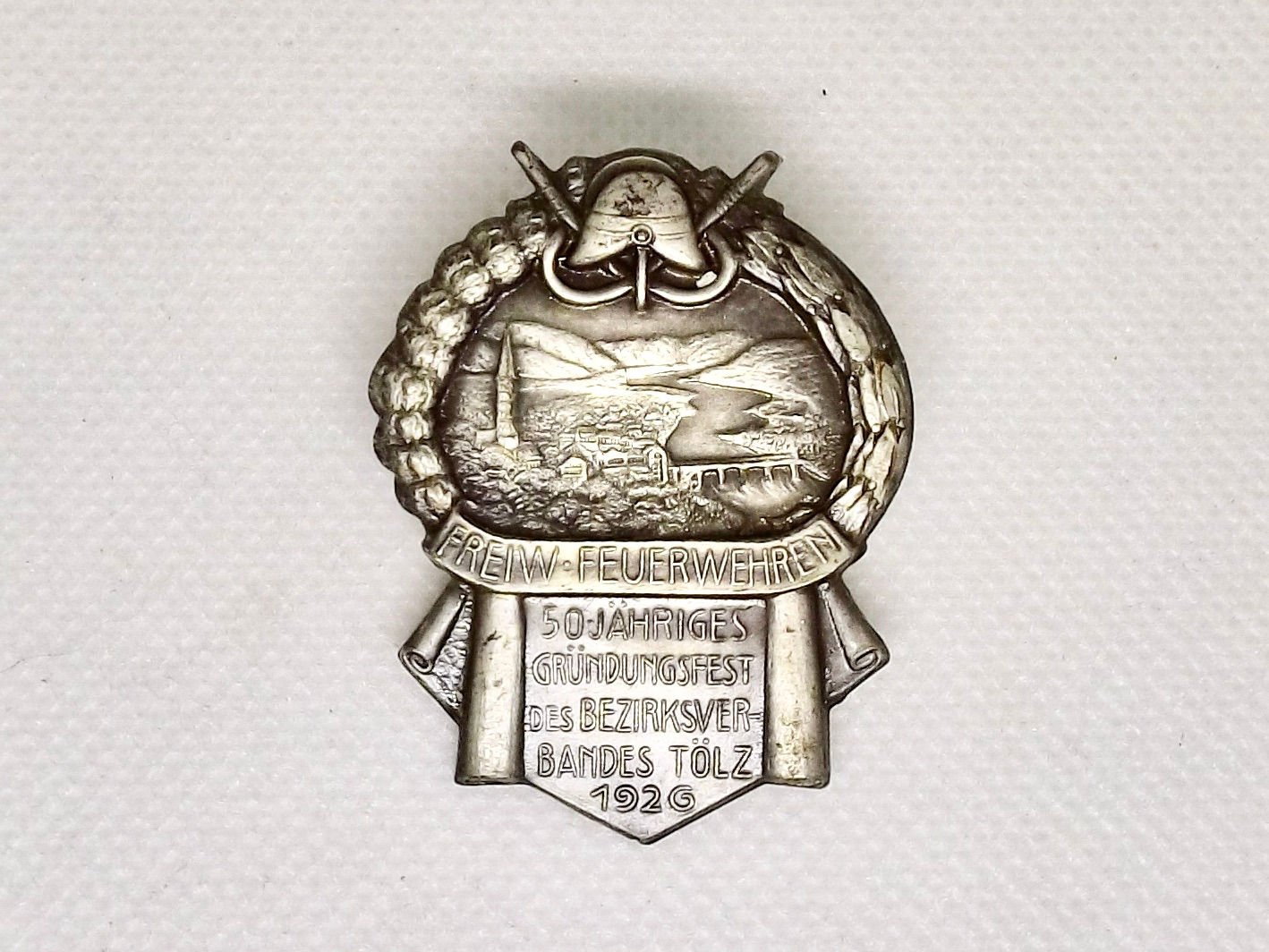 1039* Abzeichen 50 jähriges Grundungsfest Feuerwehr Bad Tölz 1926 - Blech versil