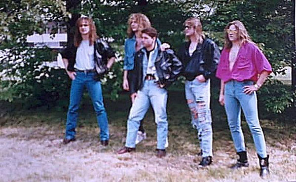 Motorband se v roce 1993 přetváří s novým zpěvákem Milanem Daimem. Libor, zakládající člen kapely, se rozhoduje oslovit i bývalého bubeníka "Hafa". Sestava se dále obohacuje o kytaristu Reného Schildhauera a basistu Jakuba Fojtíka. Tato formace zůstává pohromadě až do roku 1994, kdy vydávají svou druhou desku Rock 'n' Roll. Milan Daim oznámil svůj odchod z kapely pouhé tři dny před plánovaném turné se skupinou Kabát. Tento nečekaný krok vyvolal vlnu překvapení mezi členy kapely i fanoušky.