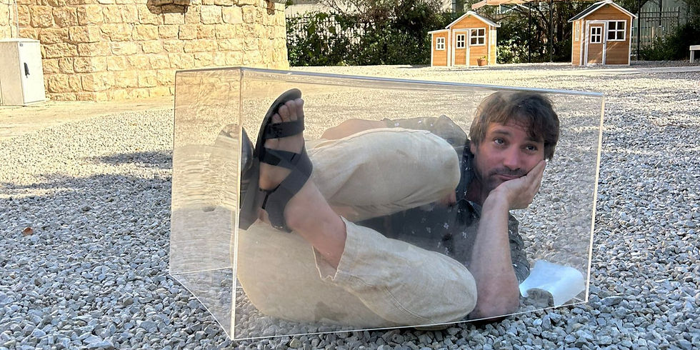 תיאטרון קומקום- תיאטרון בובות לילדים בירושלים. הצגות לילדים דו לשוניות ומרחבי יצירה שונים. פעילויות לילדים וסדנאות יצירה גם בשבת