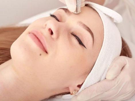 How Deep Cleansing Facials with Extraction Improve Skin Health