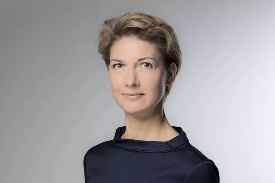Dr. Alexandra Sußmann kommt