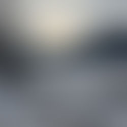 IHHT Training - mehr Sauerstoff wie auf dem Berg. Bild von einem gefrorenen See in Kitzbühel. Schwarzsee mit einem kleinen Hund