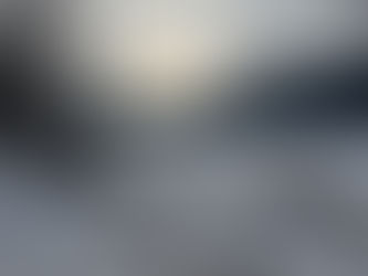 IHHT Training - mehr Sauerstoff wie auf dem Berg. Bild von einem gefrorenen See in Kitzbühel. Schwarzsee mit einem kleinen Hund