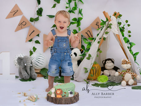 WestSussex,Crawley Photographer. CakeSMASH! One.  