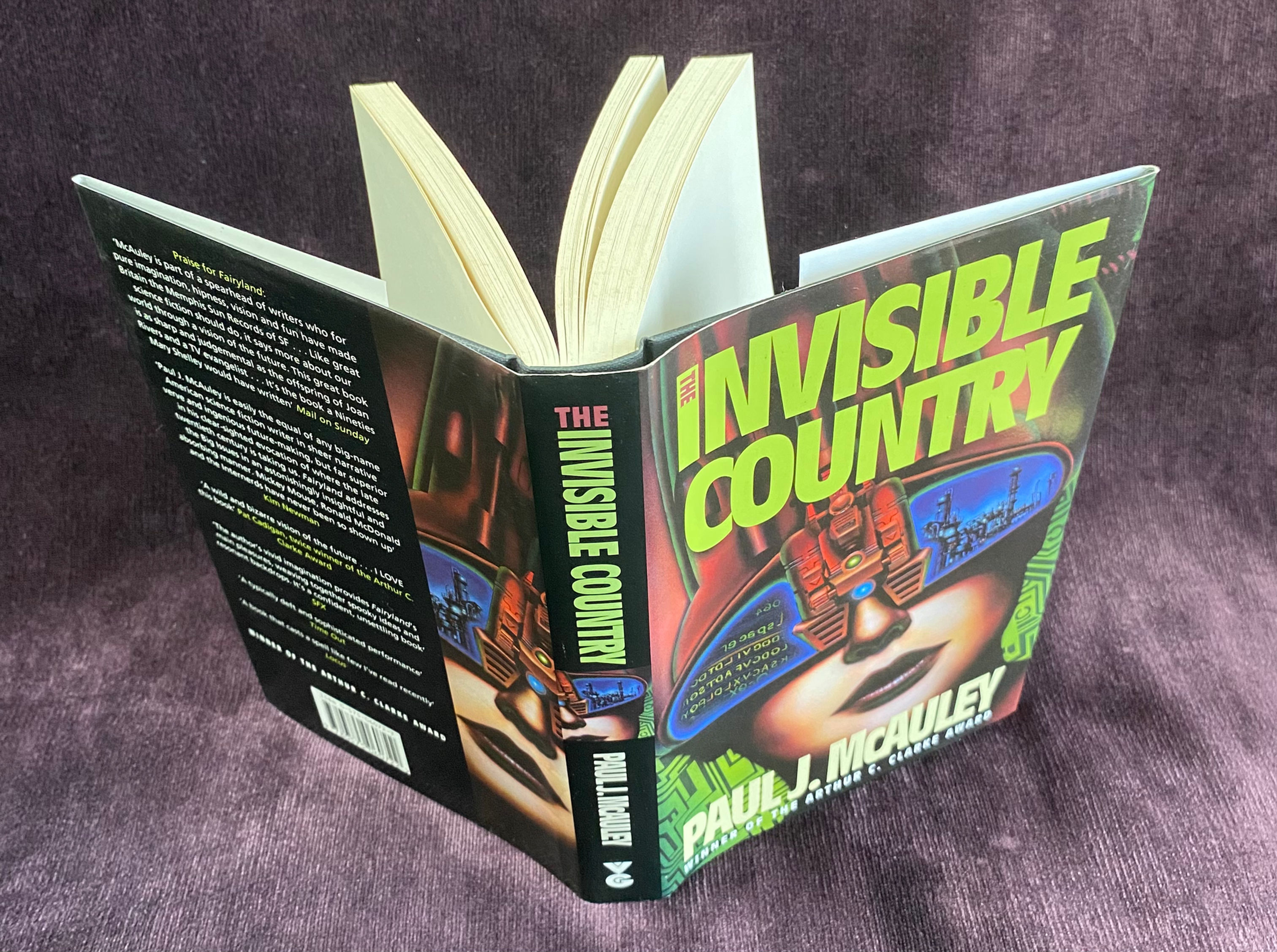 The Invisible Country. Paul J. Mcauley 