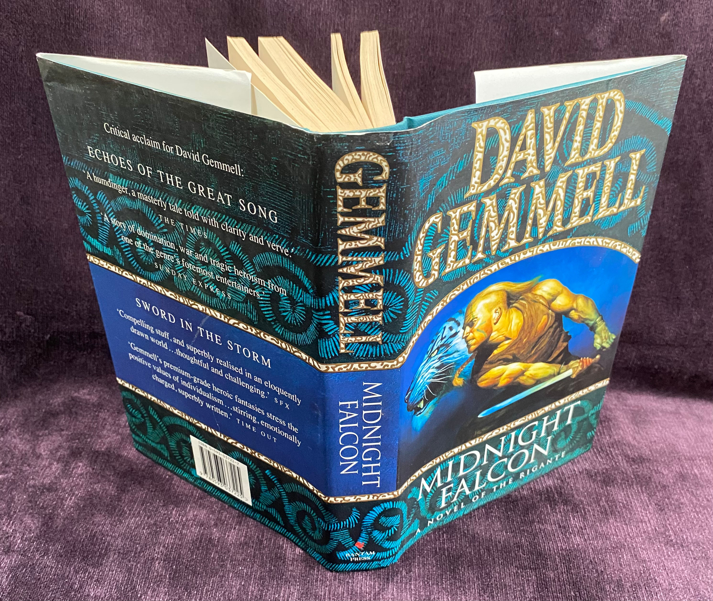 Midnight Falcon. David Gemmell