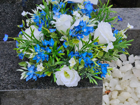 Looking for flowers for your dad's grave for father's day......