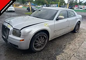 piezas de CHRYSLER 300 2005 en Junker La Cuesta, Vega Baja; recibido en abr 2024