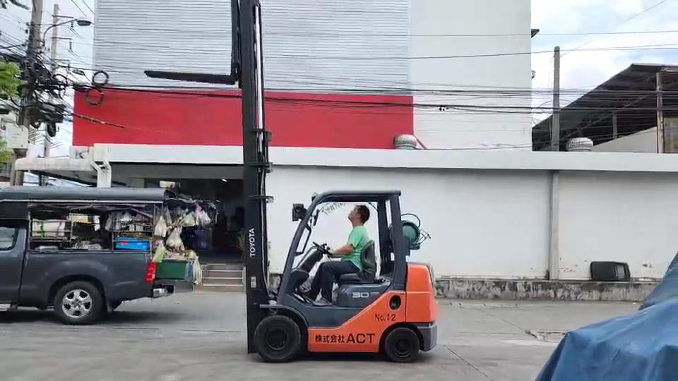 ภาพขนาดย่อ: TOYOTA 8FGK30 3ตัน รุ่นคอมแพค เสาสูง 4.5 เมตร