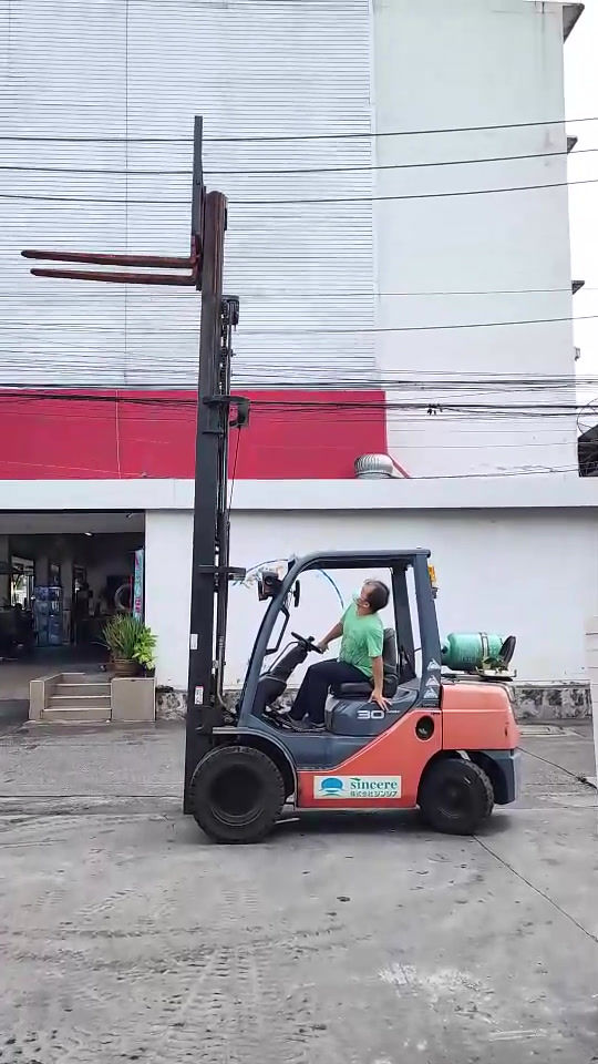 ภาพขนาดย่อ: TOYOTA 8FG30  ยก 3 ตัน เสาสูง 7 เมตร ส่งฟรีทั่วไทย