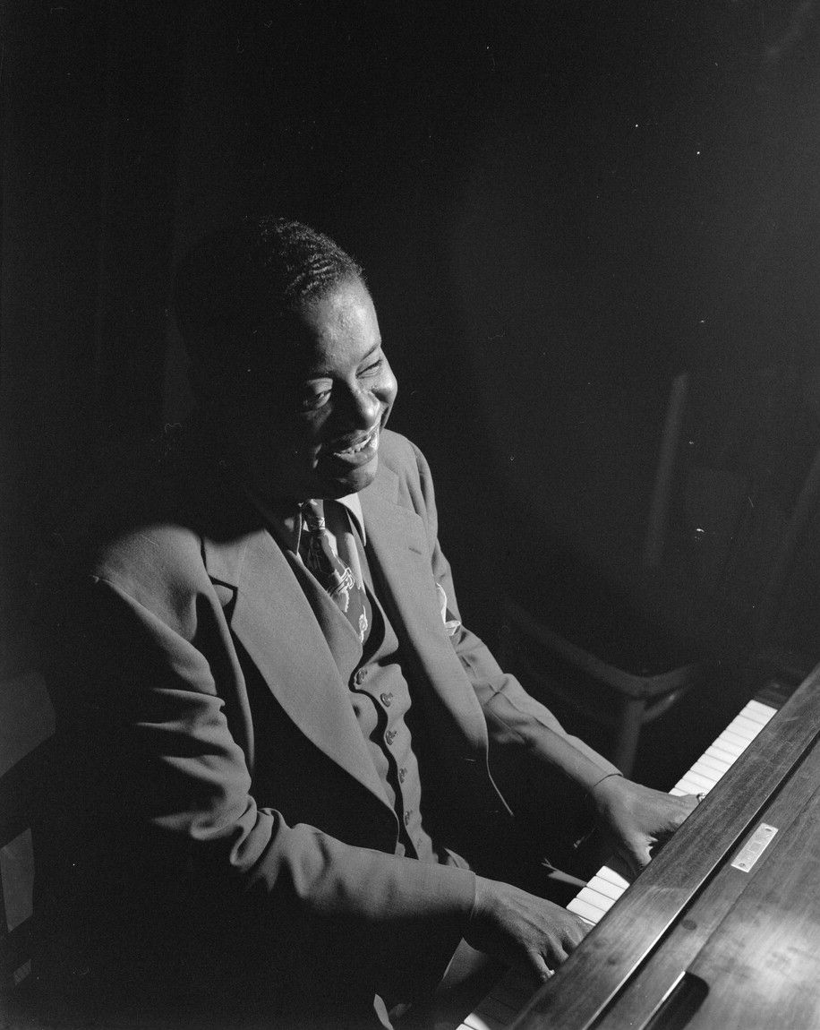 Art Tatum playing piano