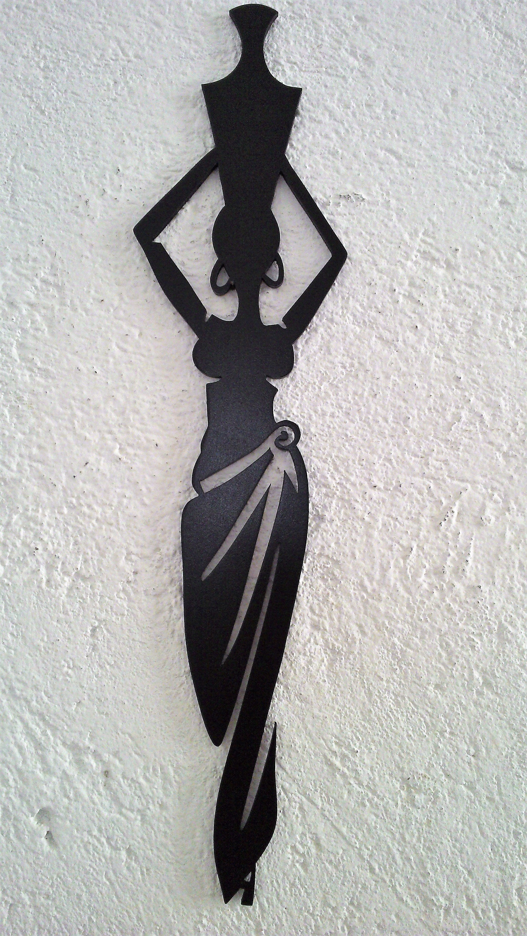 Africana con jarrón