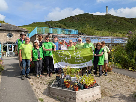 ford park volunteers with the green flag award