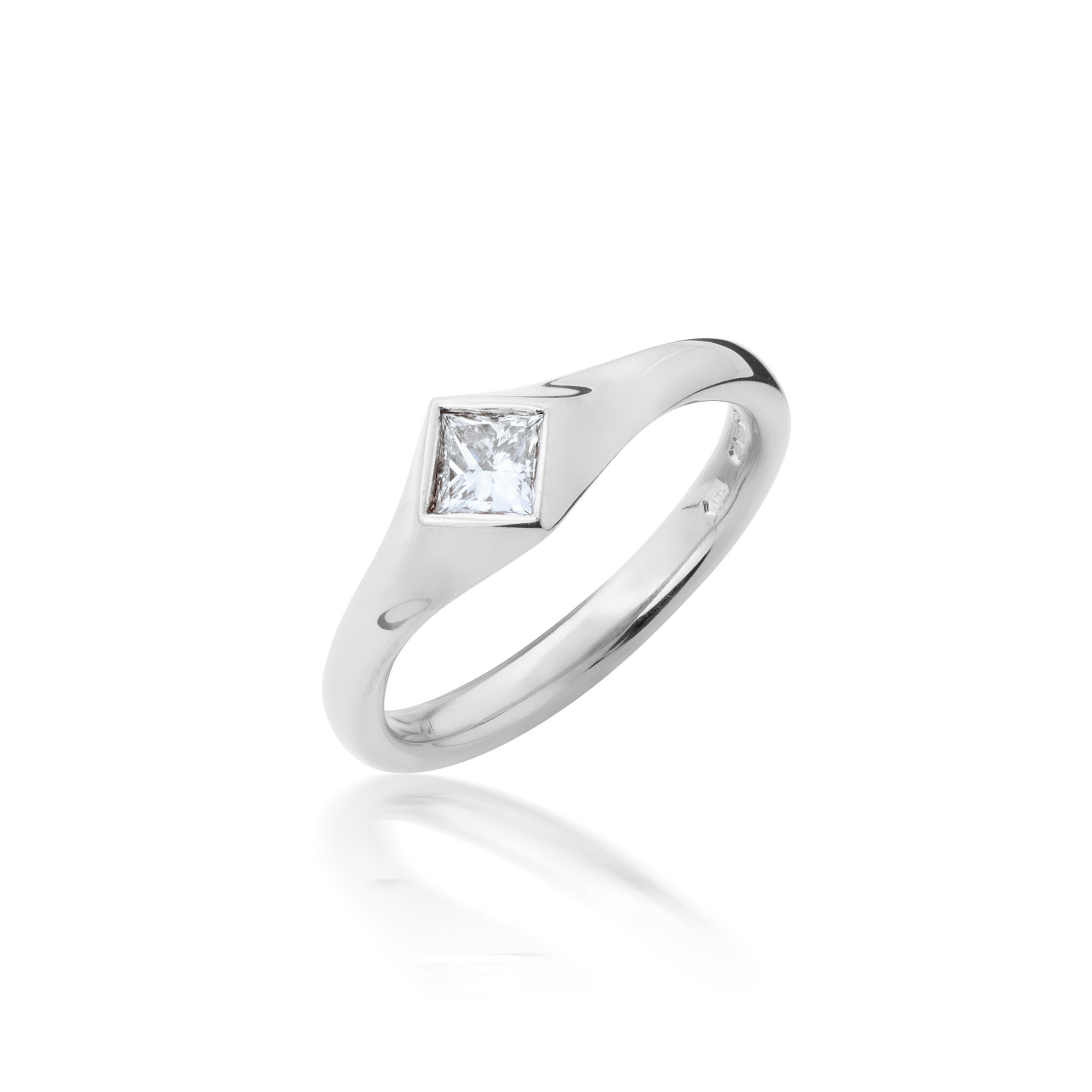 18ct White Gold & Princess Cut Diamond Engagement Ring - front view