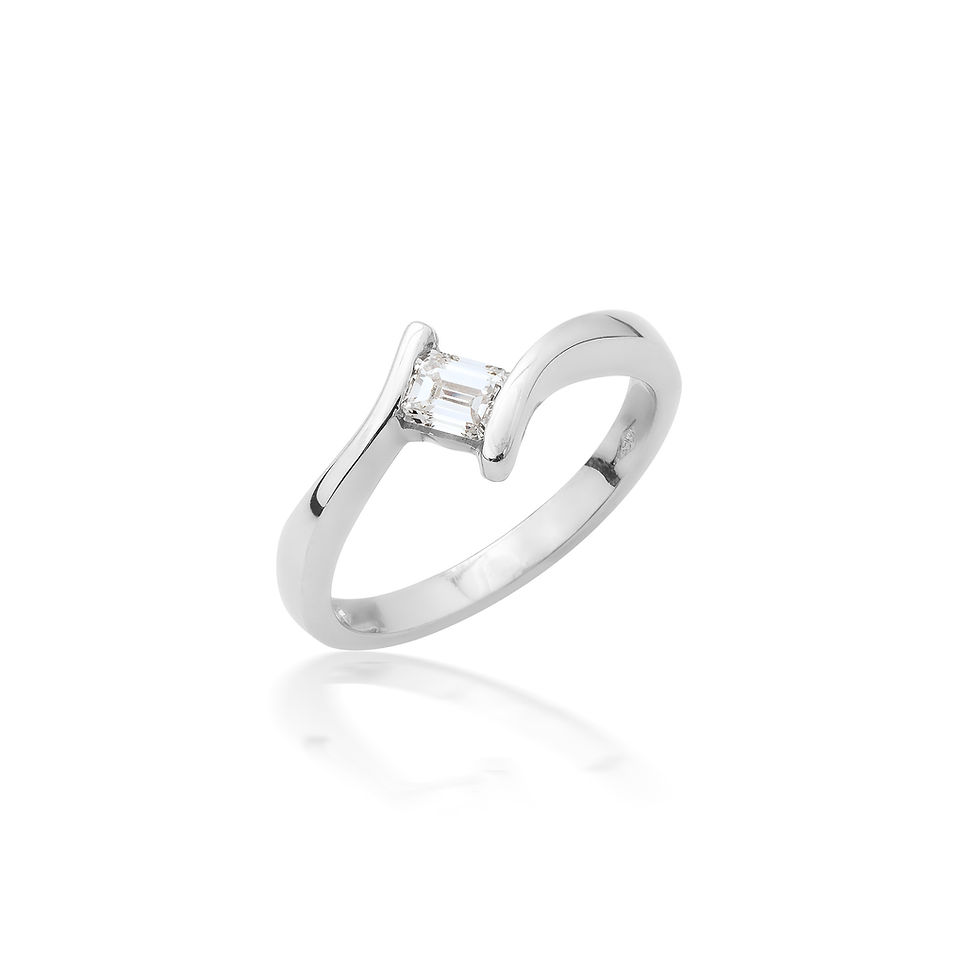 18ct White Gold & Emerald Cut Diamond Ring - front view
