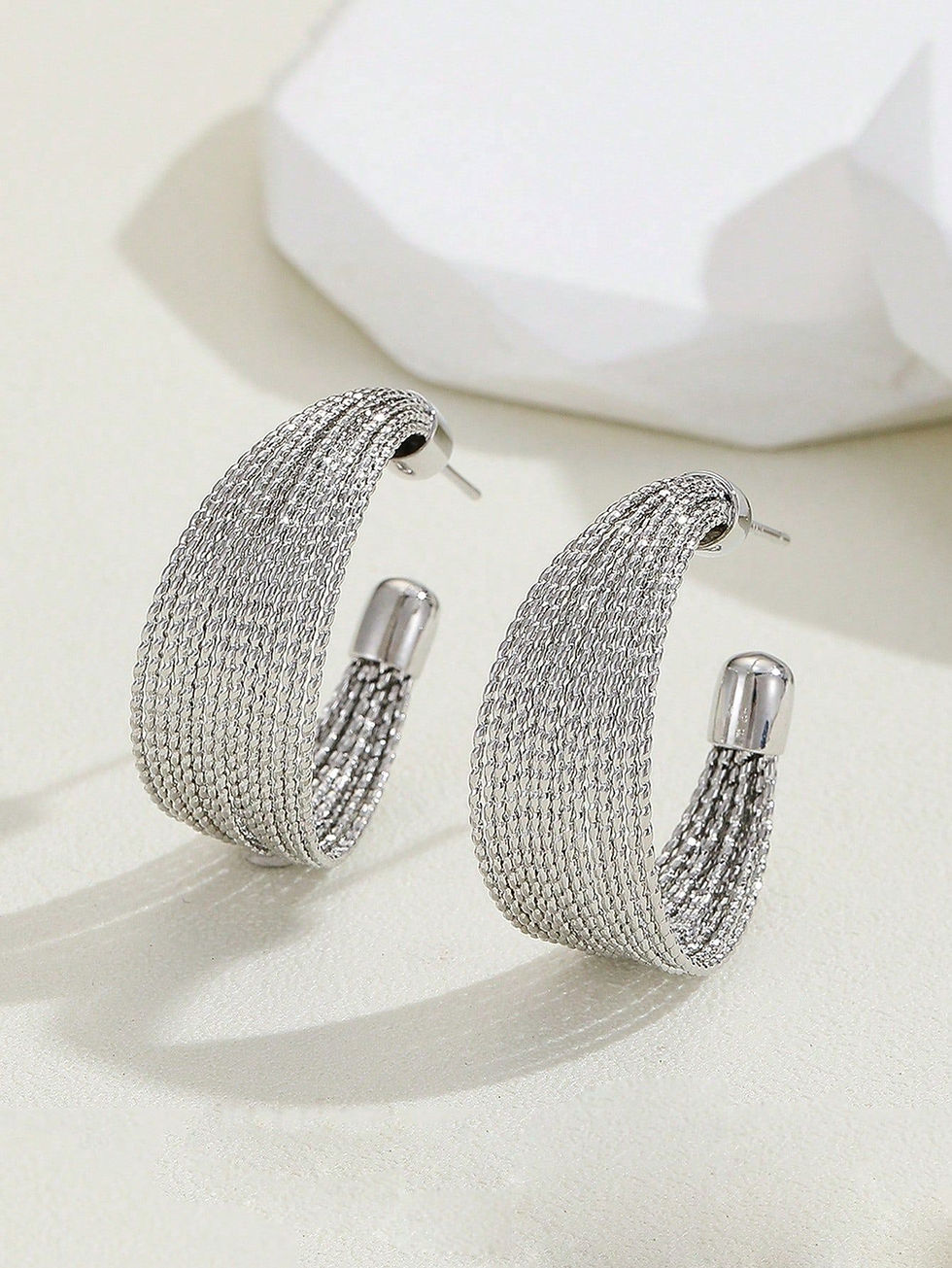 Thumbnail: Classic hoops Fara  | grote gouden creolen