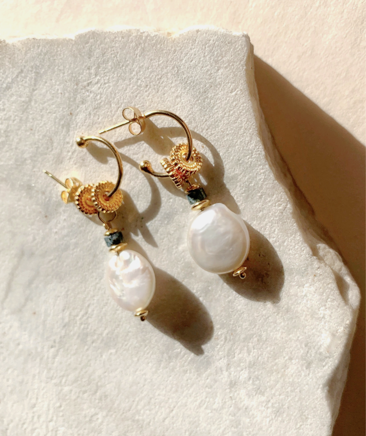 bijzondere Oorbellen met ronde parel van world's finest bovenaanzicht 2