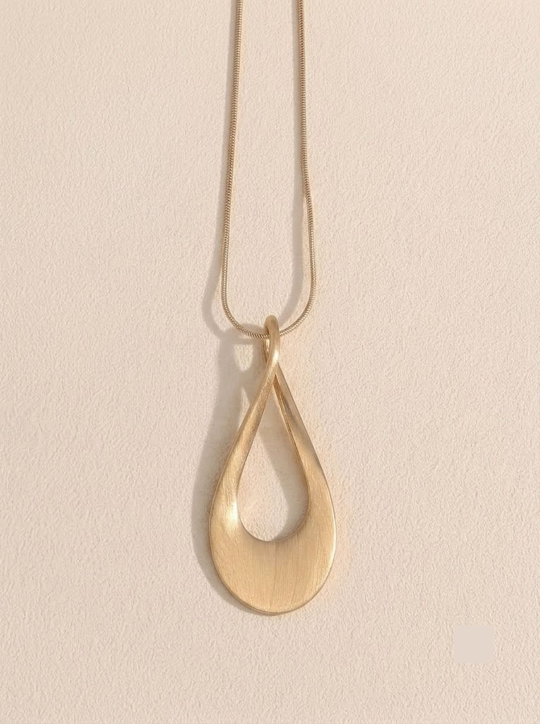 lange ketting met hanger in mat goud van world's finest vooraanzicht