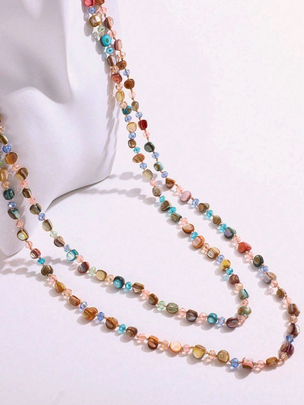 extra lange ketting met multi colour natuursteen kralen van world's finest bovenaanzicht