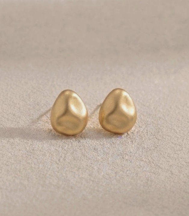 Thumbnail: Celine | studs oorbellen mat zilver