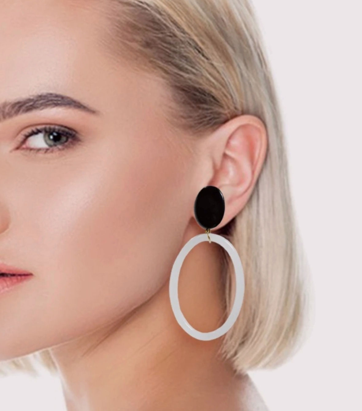 Kisha | witte statement oorbellen ovaal