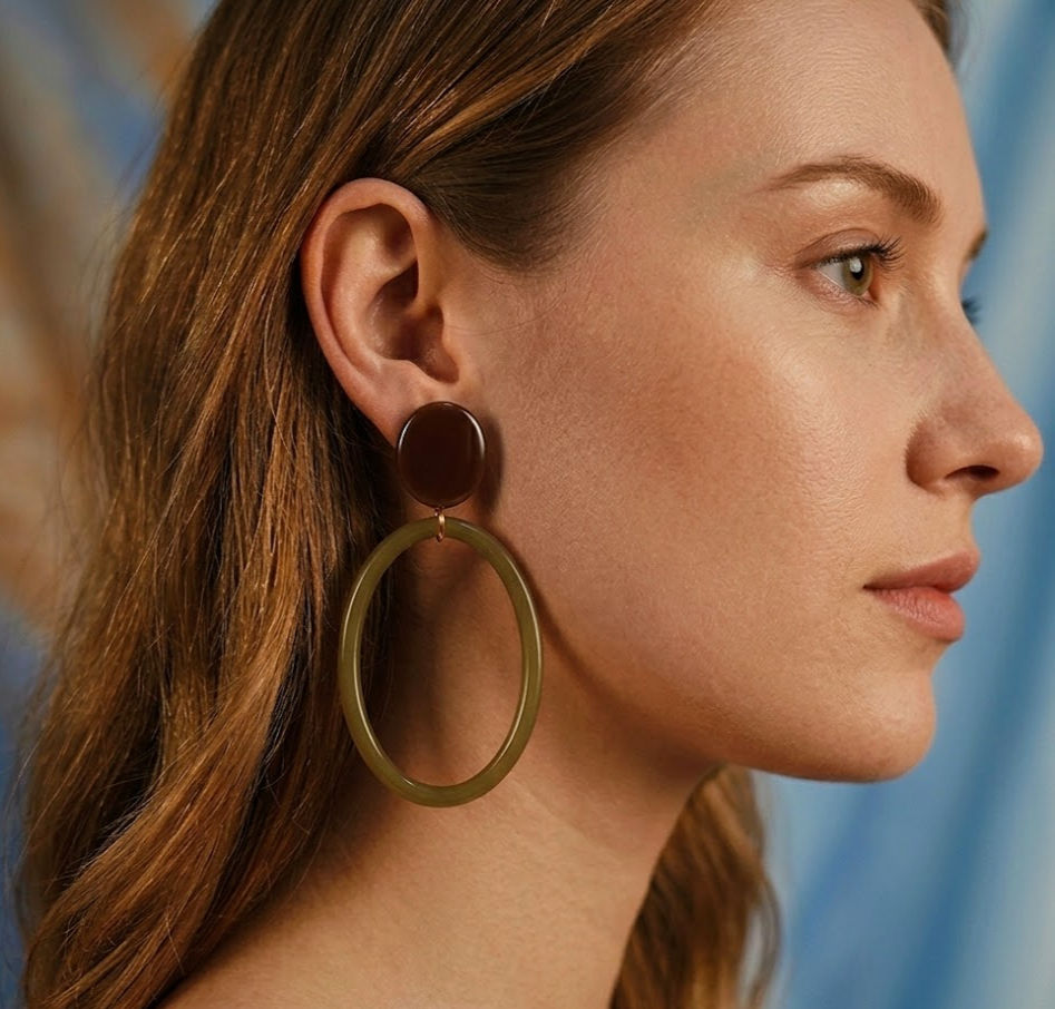 groene statement oorbellen ovaal van world's finest modelfoto