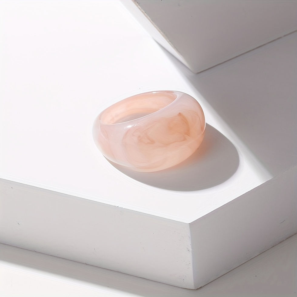 Thumbnail: roze ronde statement ring van kunststof hars van world's finest bovenaanzicht