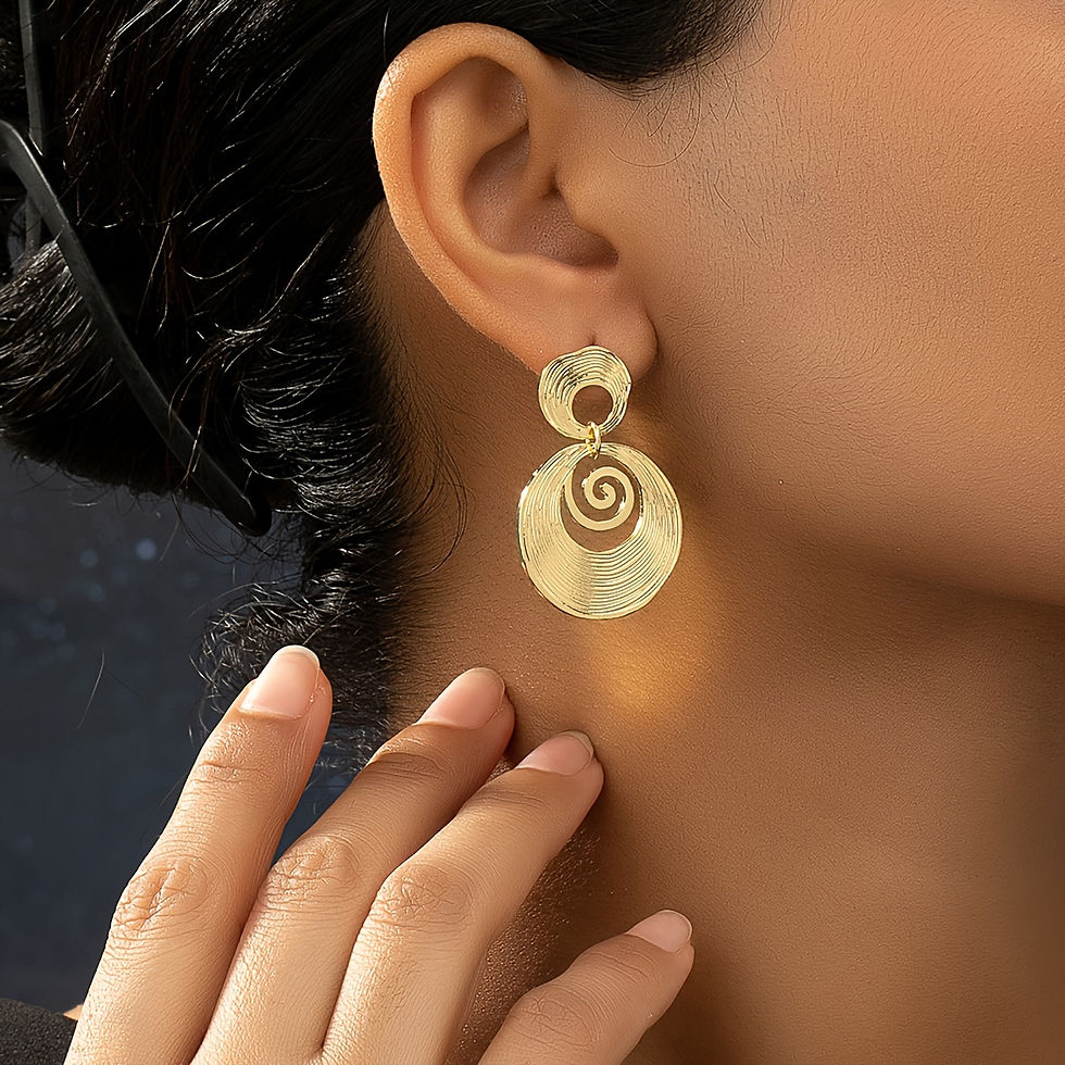 statement oorbellen goud rond world's finest modelfoto