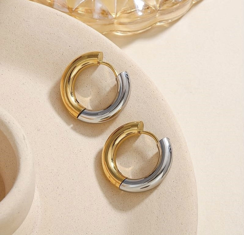 hoops oorbellen met goud en zilver van world's finest bovenaanzicht