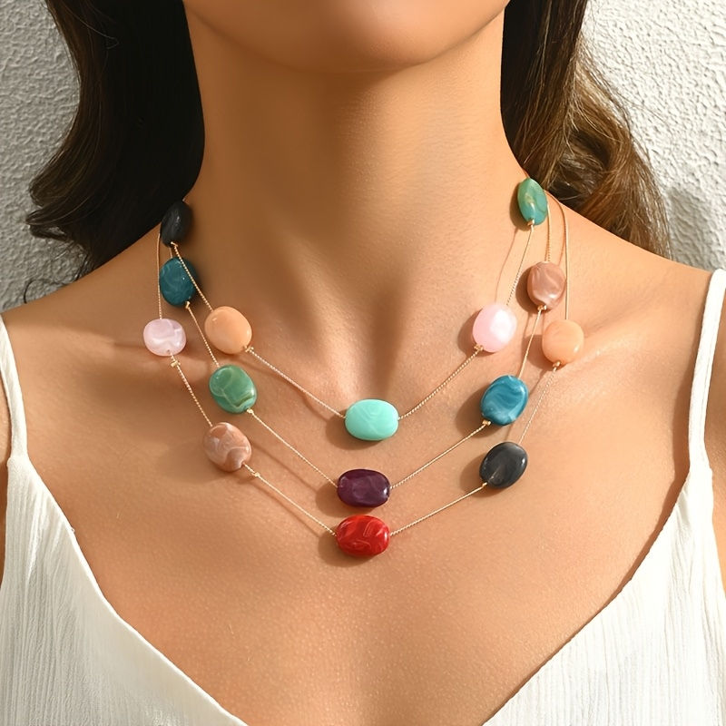 bohemian stijl statement lange kralen ketting met kleurrijke grote kralen modelfoto world's finest