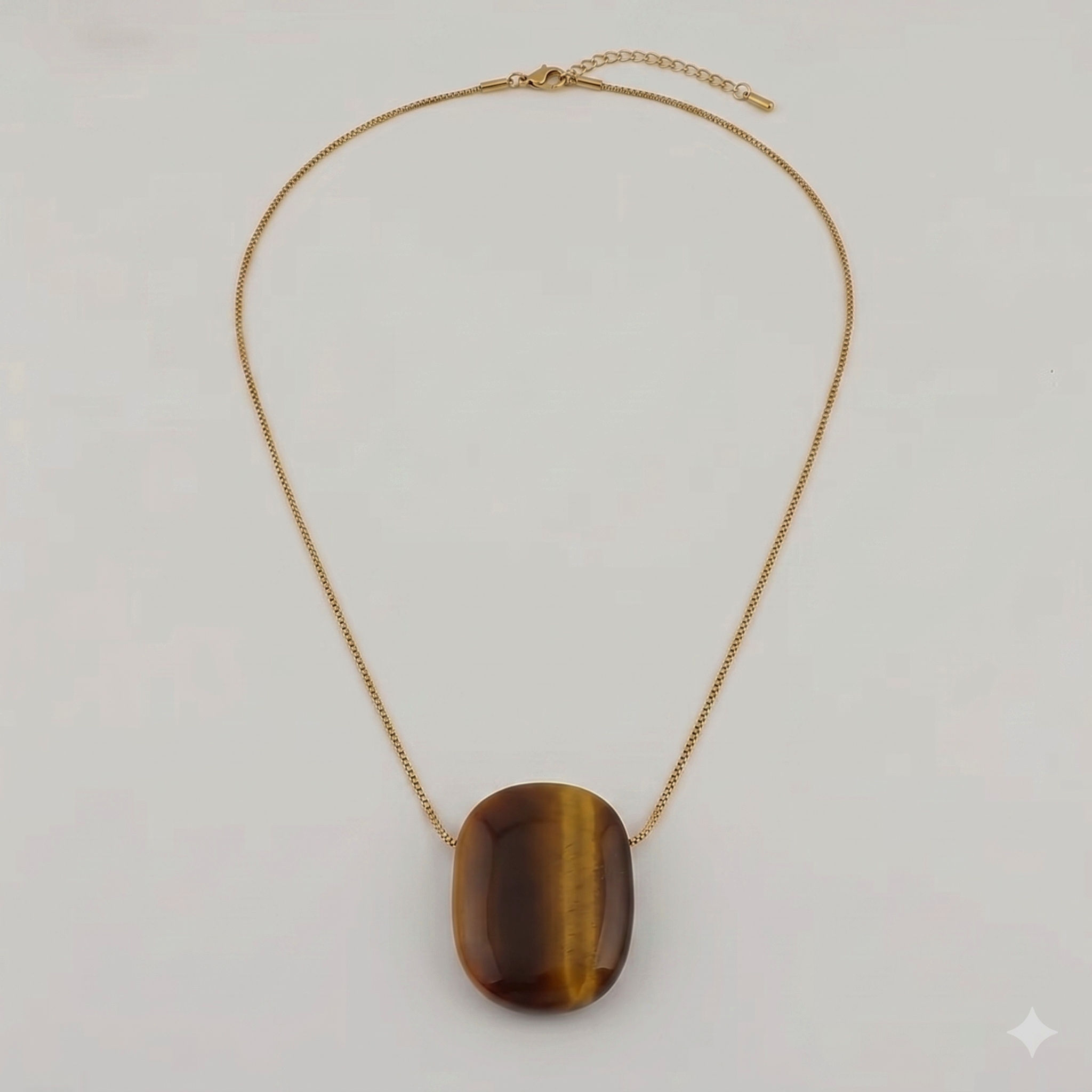 lange ketting goud met ovale hanger van world's finest bovenaanzicjht