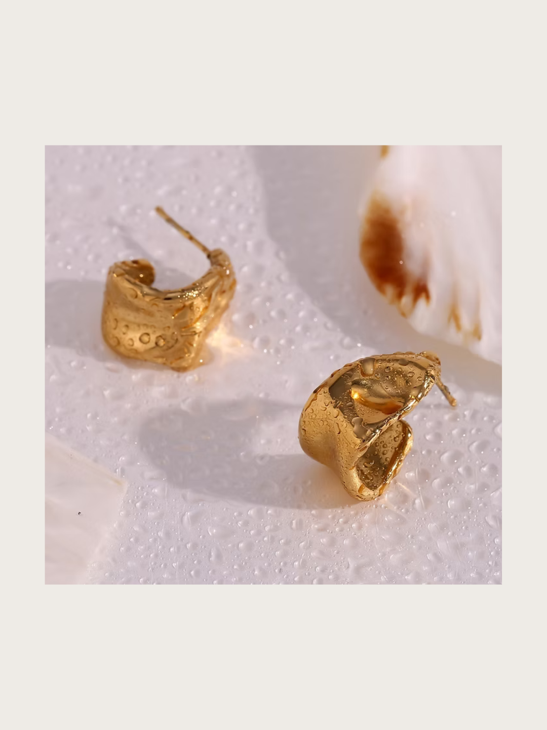 chunky studs oorbellen goud van world's finest bovenaanzicht